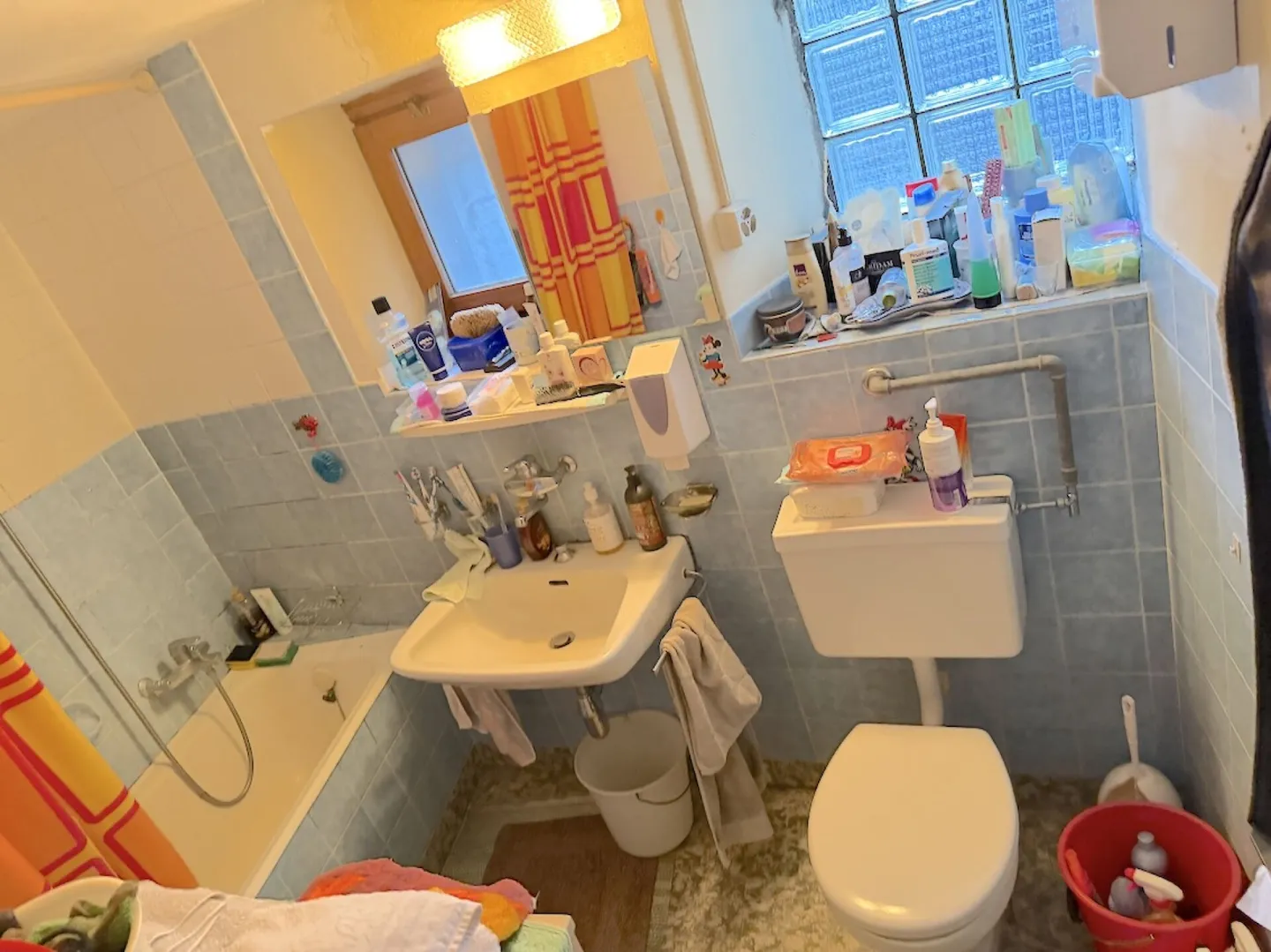 Quiet detached house with lake view and many cellars - Photo 8 of 14