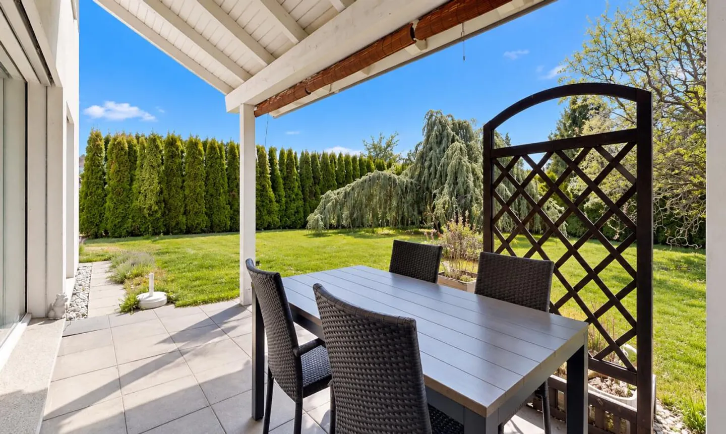 Zeitgenössische Familienvilla mit Garten an den Toren von Estavayer - Foto 4 von 11
