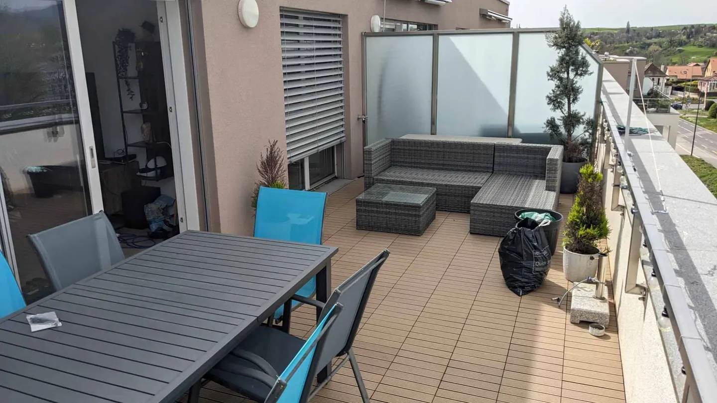 Geräumige Wohnung mit Terrasse - Foto 2 von 2