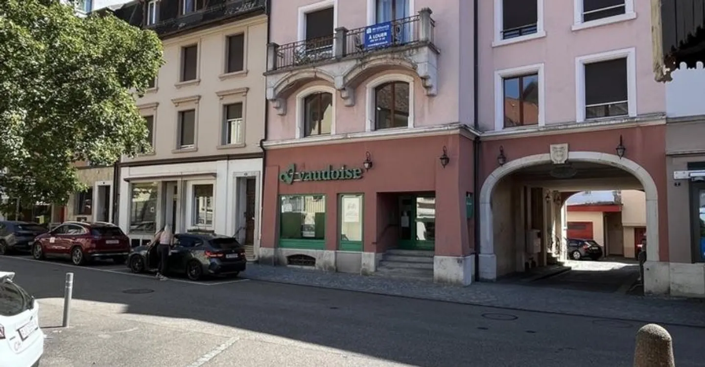 3,5-Zimmer-Wohnung sofort im Zentrum von Moutier zu vermieten! - Foto 1 von 9