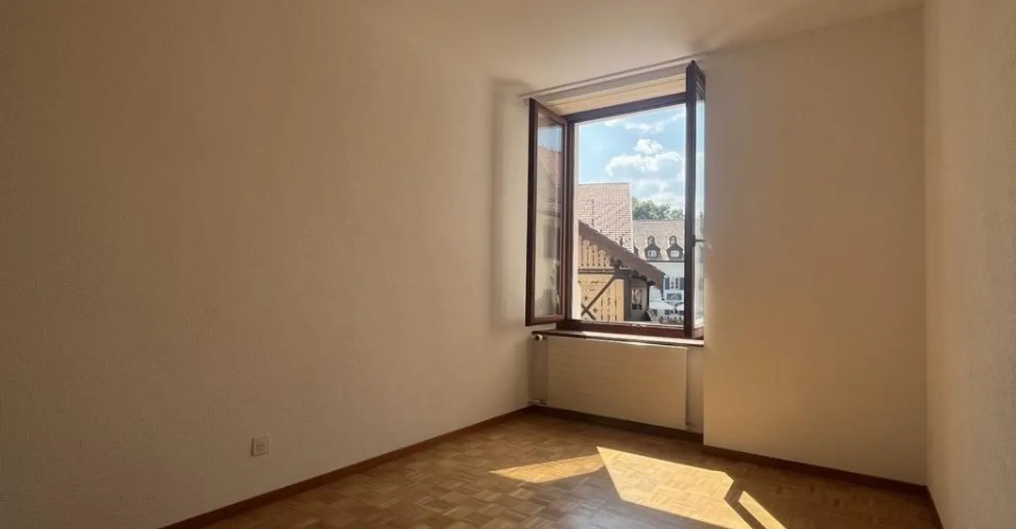 3,5-Zimmer-Wohnung sofort im Zentrum von Moutier zu vermieten! - Foto 5 von 9