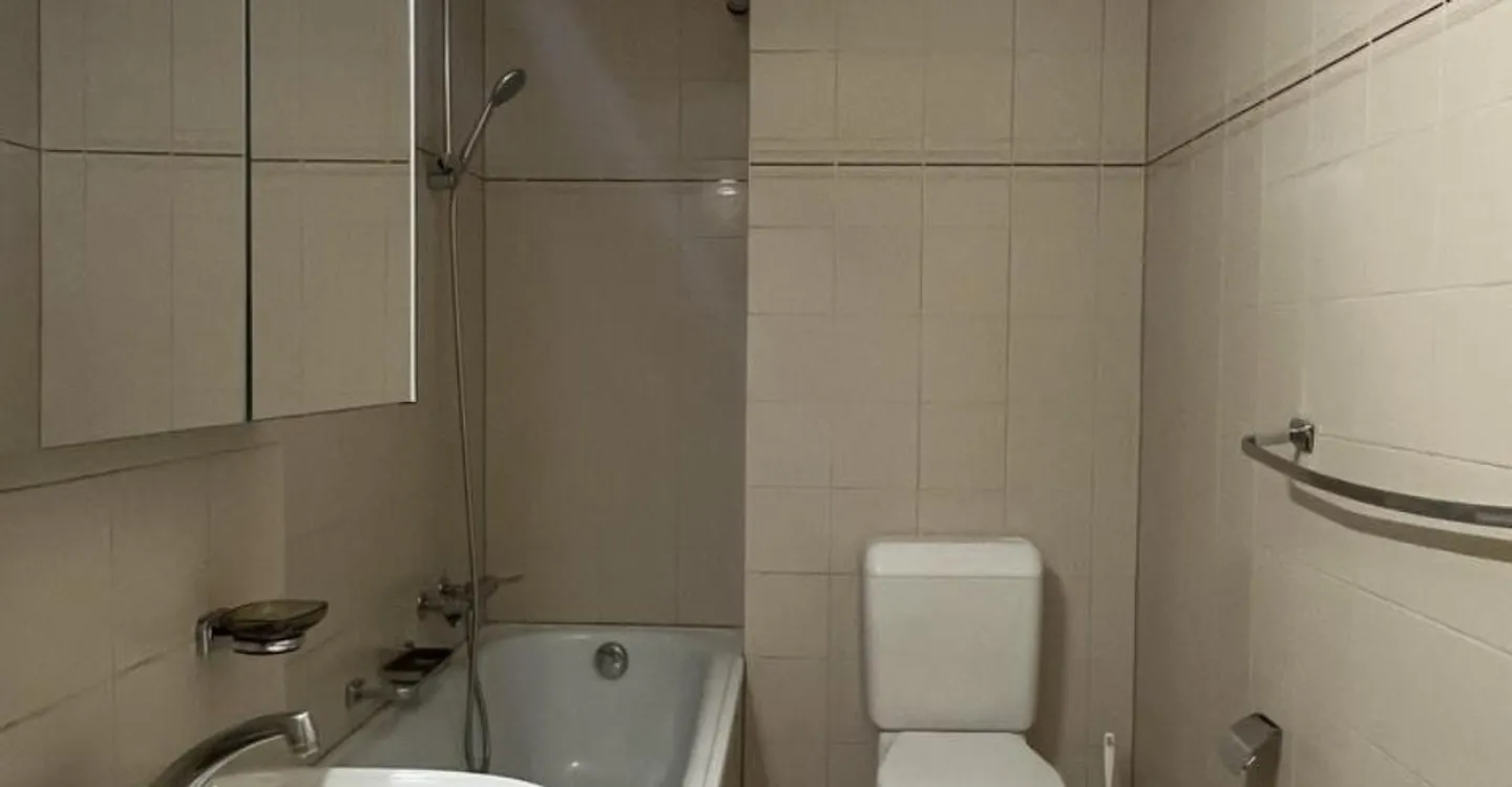 3,5-Zimmer-Wohnung sofort im Zentrum von Moutier zu vermieten! - Foto 8 von 9