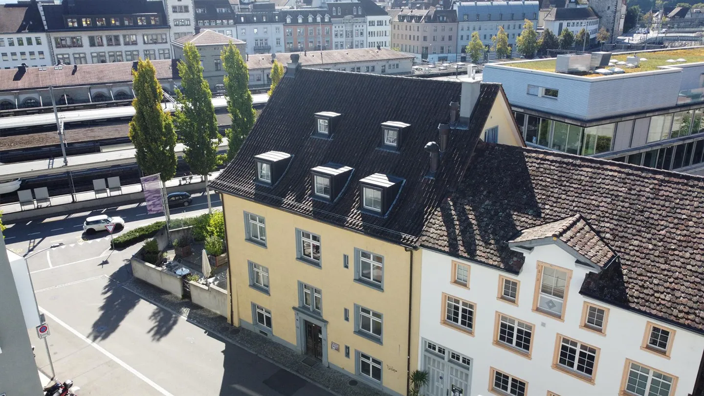 Historical City Villa in Prime Location - Photo 2 of 17