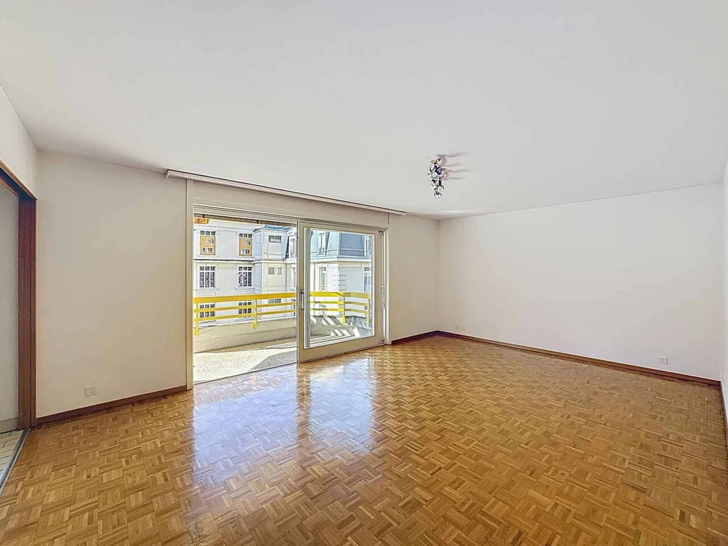 Große 3,5-Zimmer-Wohnung von 79 m2 + Balkon und Terrasse - Foto 3 von 13