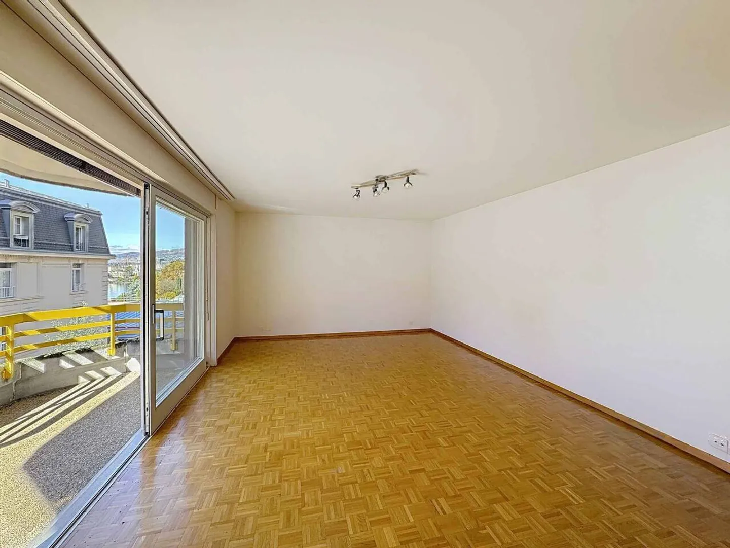 Große 3,5-Zimmer-Wohnung von 79 m2 + Balkon und Terrasse - Foto 4 von 13