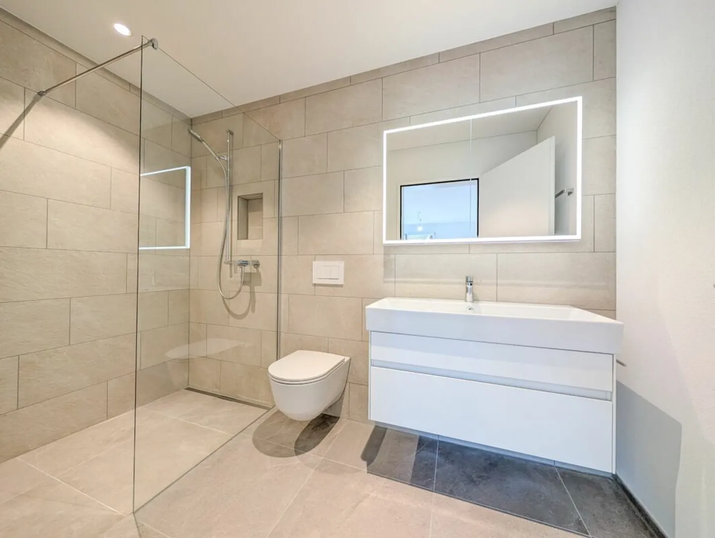 Stilvolle Wohnung mit Garten - Foto 8 von 16