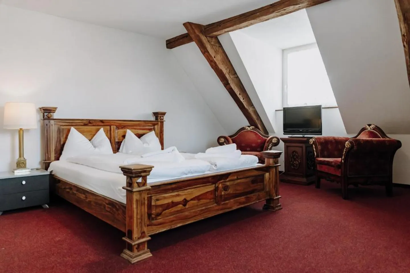 Historical City Villa in Prime Location - Photo 11 of 17