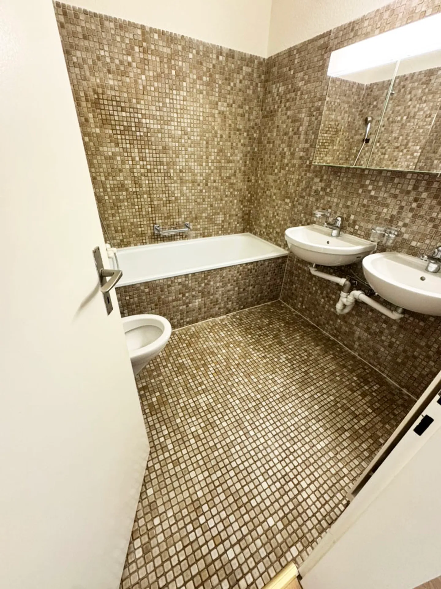 Apartment for rent - Photo 3 of 6