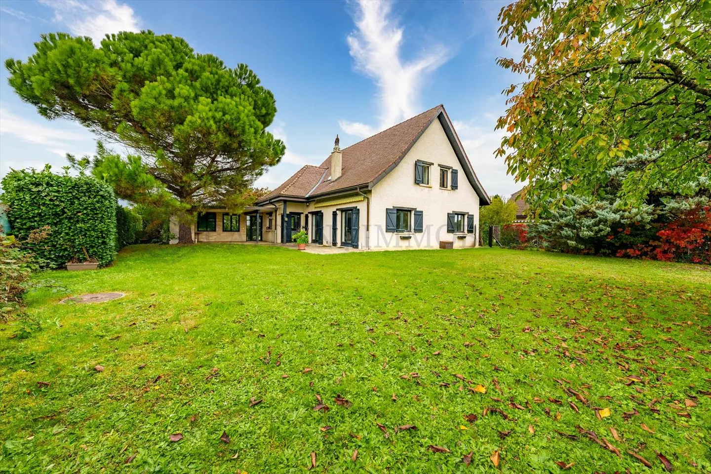 Prächtige 7-Zimmer-Villa mit großem Grundstück - Foto 1 von 8