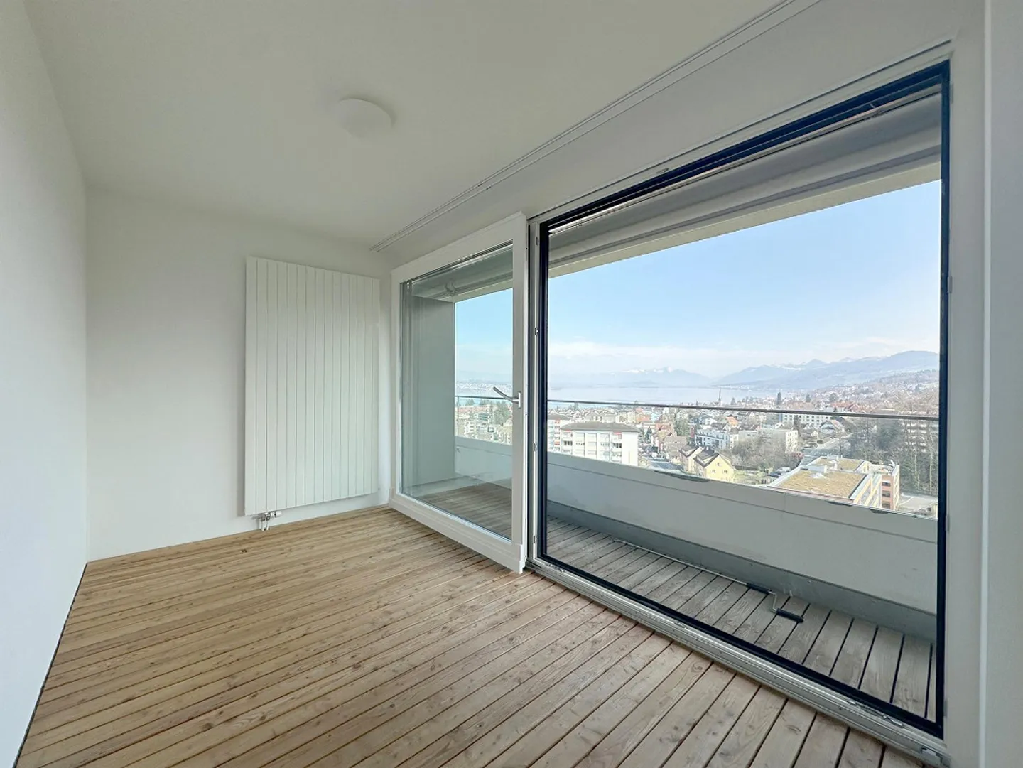 Exclusive living with a magnificent view of the mountains and the lake - Photo 5 of 13