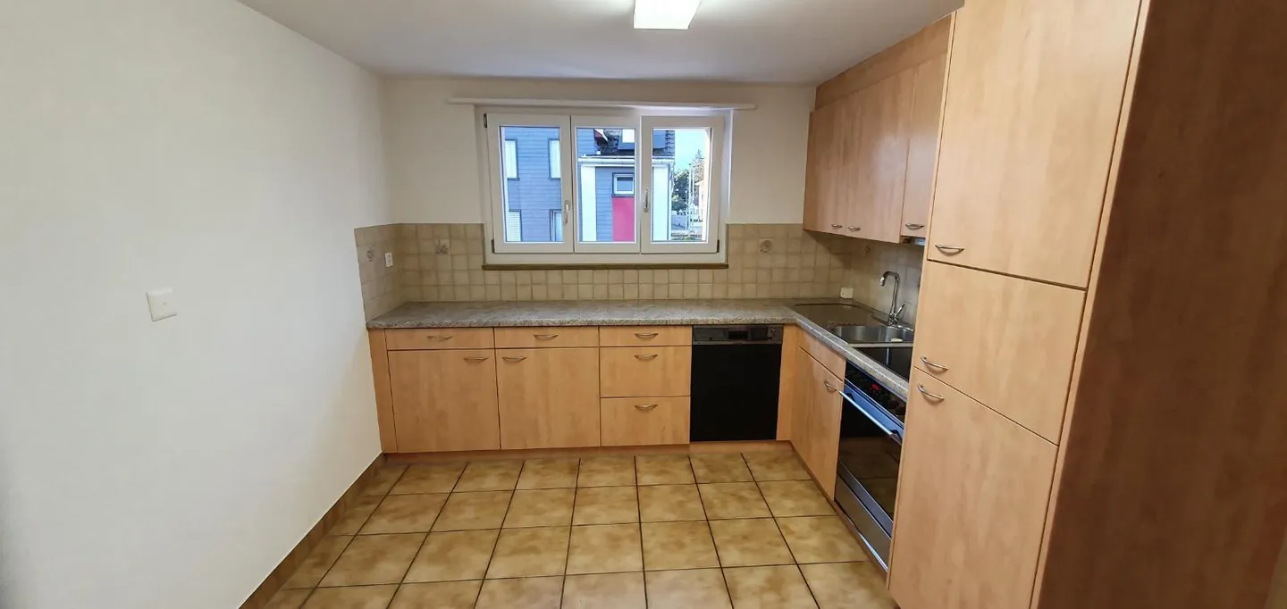 Appartamento con grande balcone - Foto 7 di 14