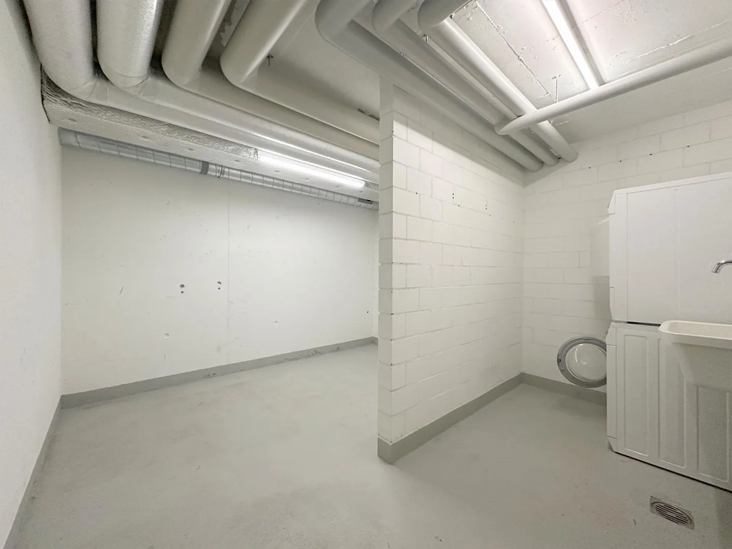 Exclusive living with a magnificent view of the mountains and the lake - Photo 13 of 13