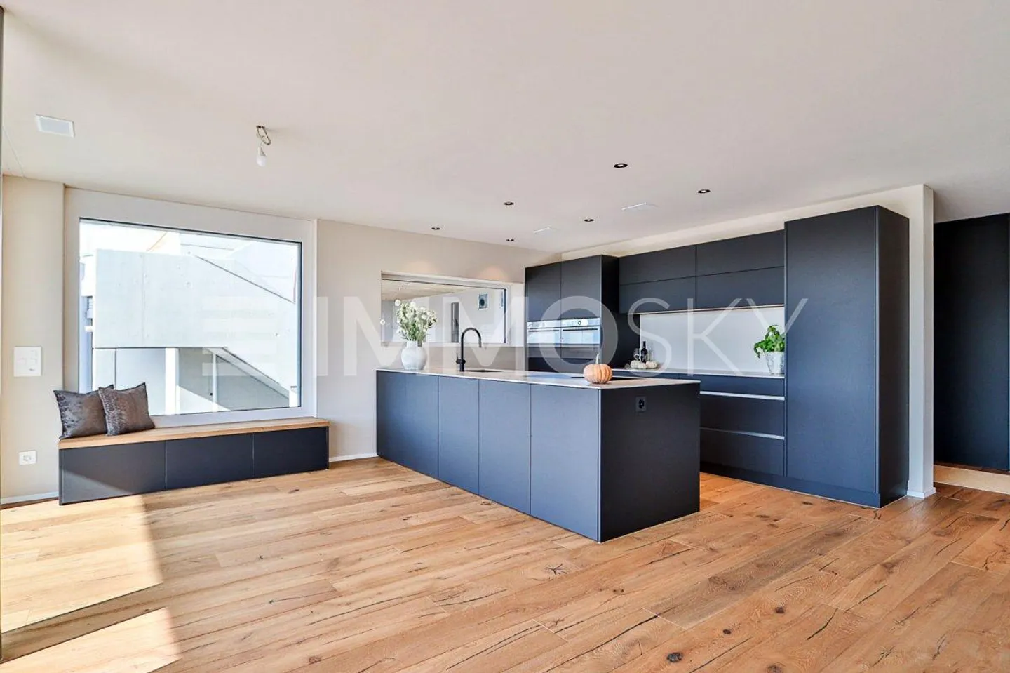 Between Heaven and Mountains - Photo 4 of 5