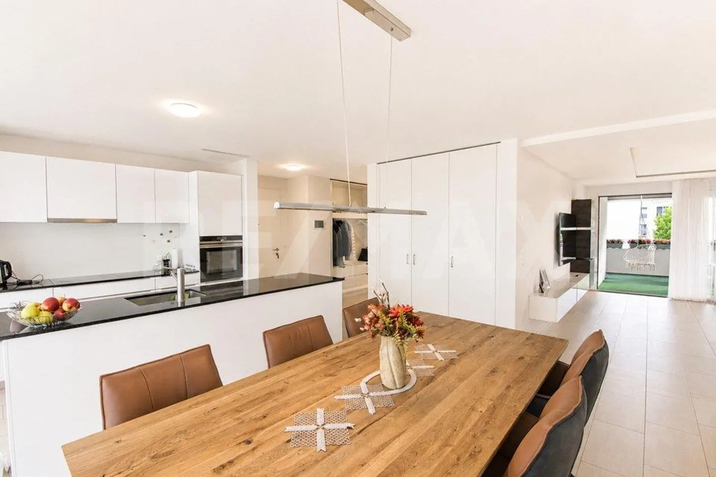 Generous, modern and rented - 5.5-room condominium as ... - Photo 2 of 13
