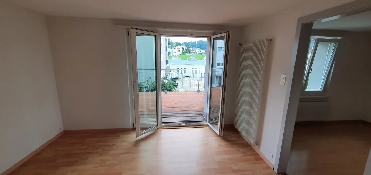 Appartamento con grande balcone - Foto 10 di 14