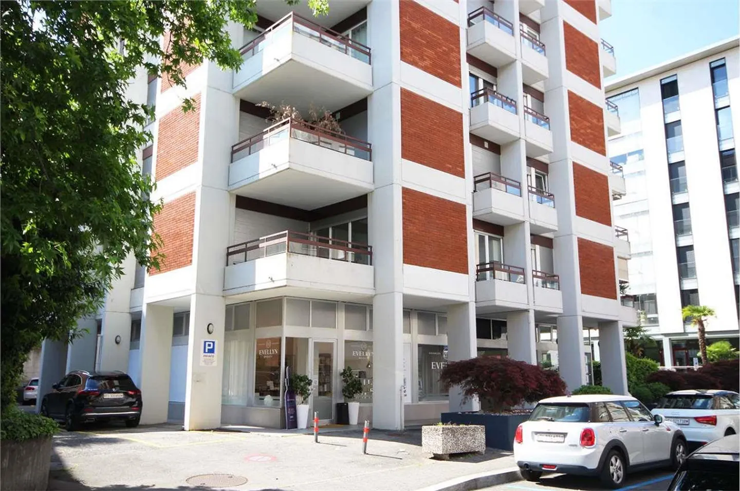 Lugano: Panoramadachgeschosswohnung mit 2,5 Zimmern und Terrasse in der Nähe - Foto 8 von 8