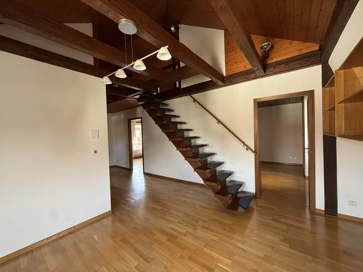 Appartamento duplex 3,5 locali con bel balcone - Foto 4 di 9