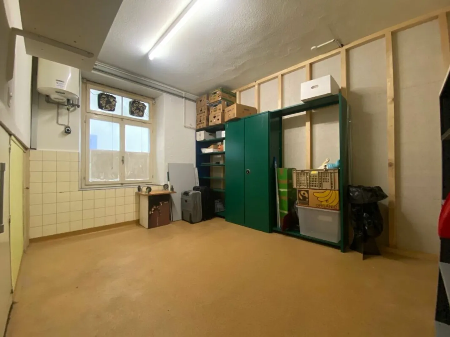 Salle de stockage situé au centre - Photo 2 sur 2