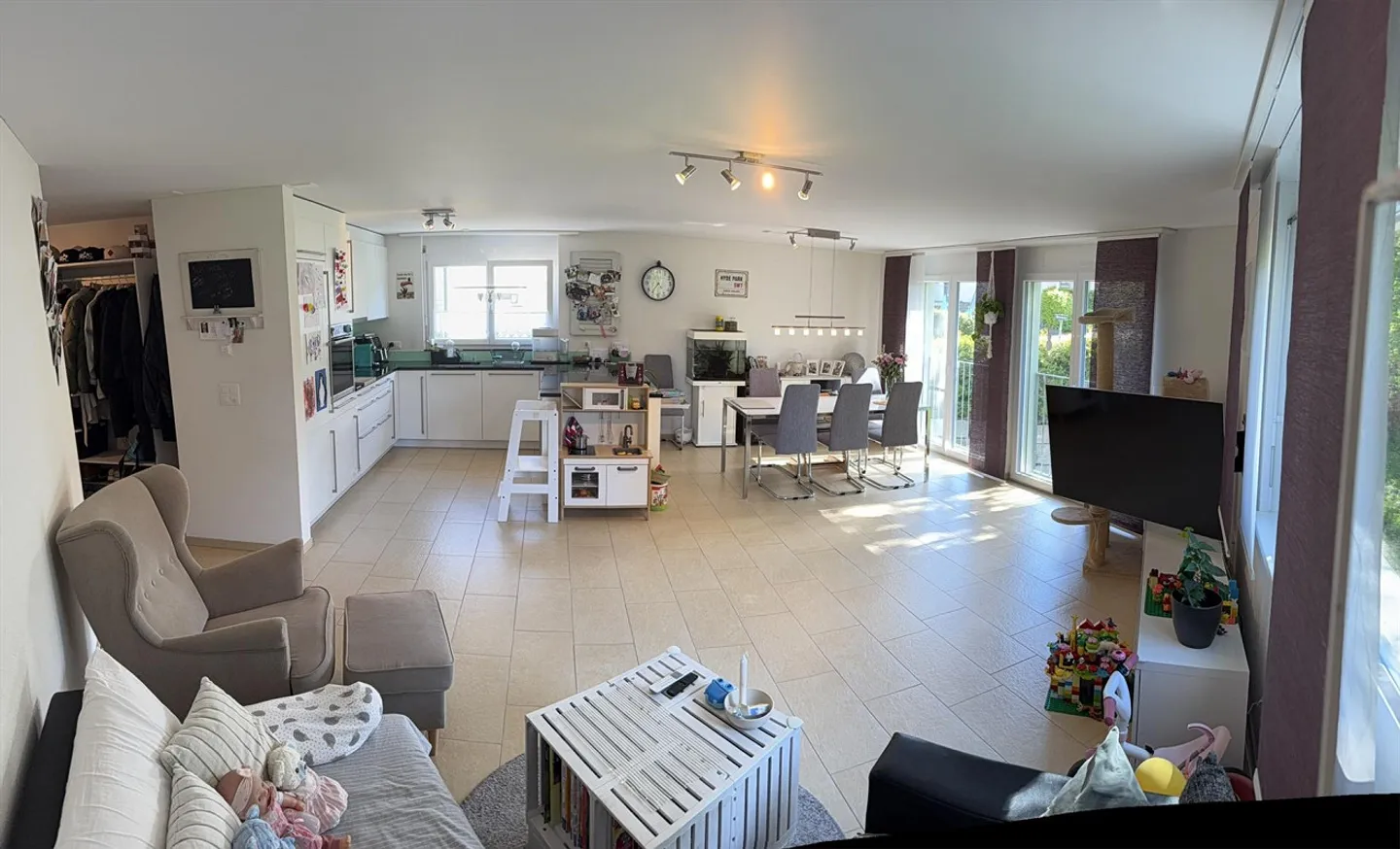 Appartement moderne de 4,5 pièces avec immense terrasse en attique et salle de loisirs - Photo 1 sur 23