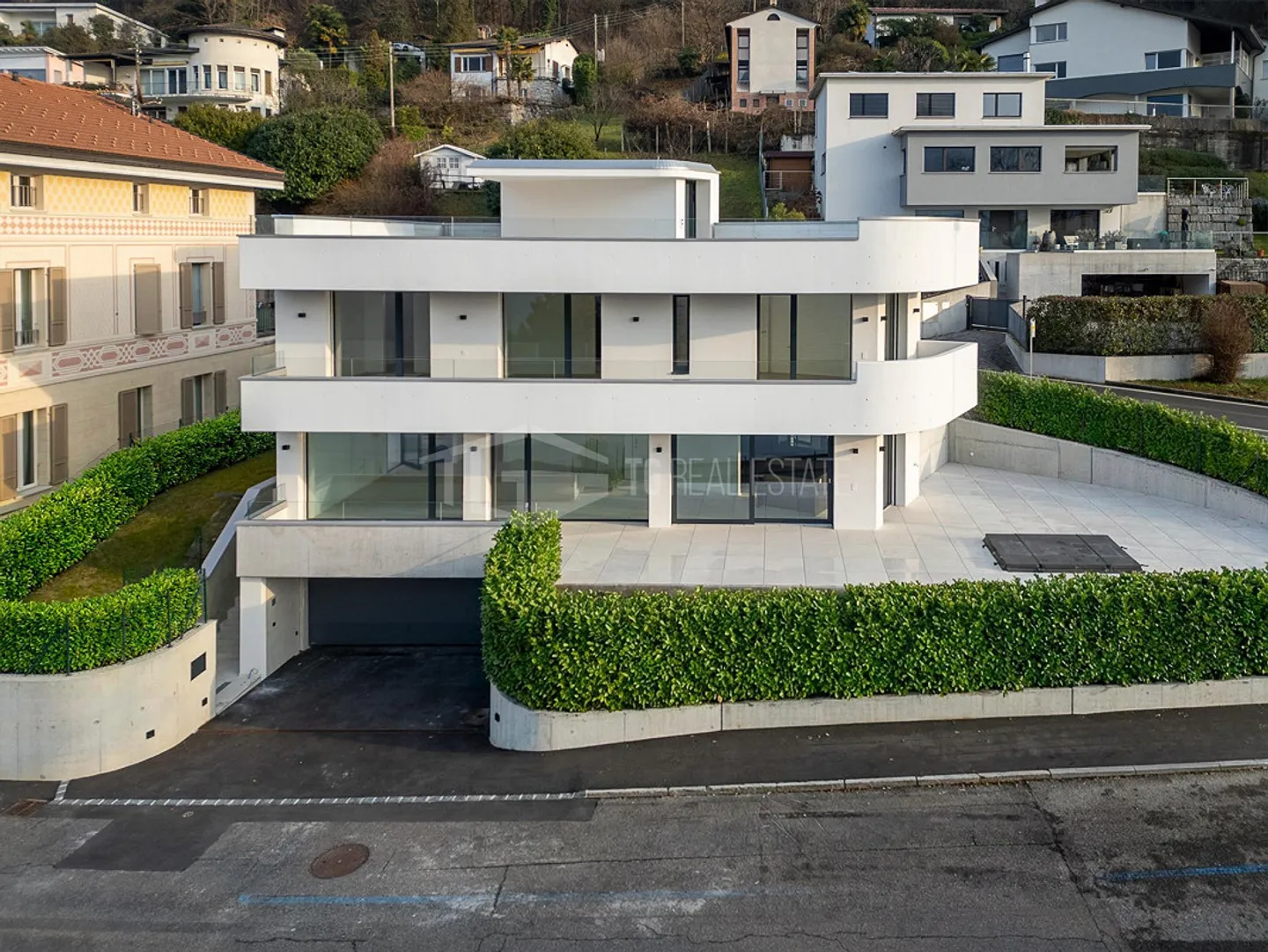 Villa moderne avec vue sur le lac - Photo 1 sur 13