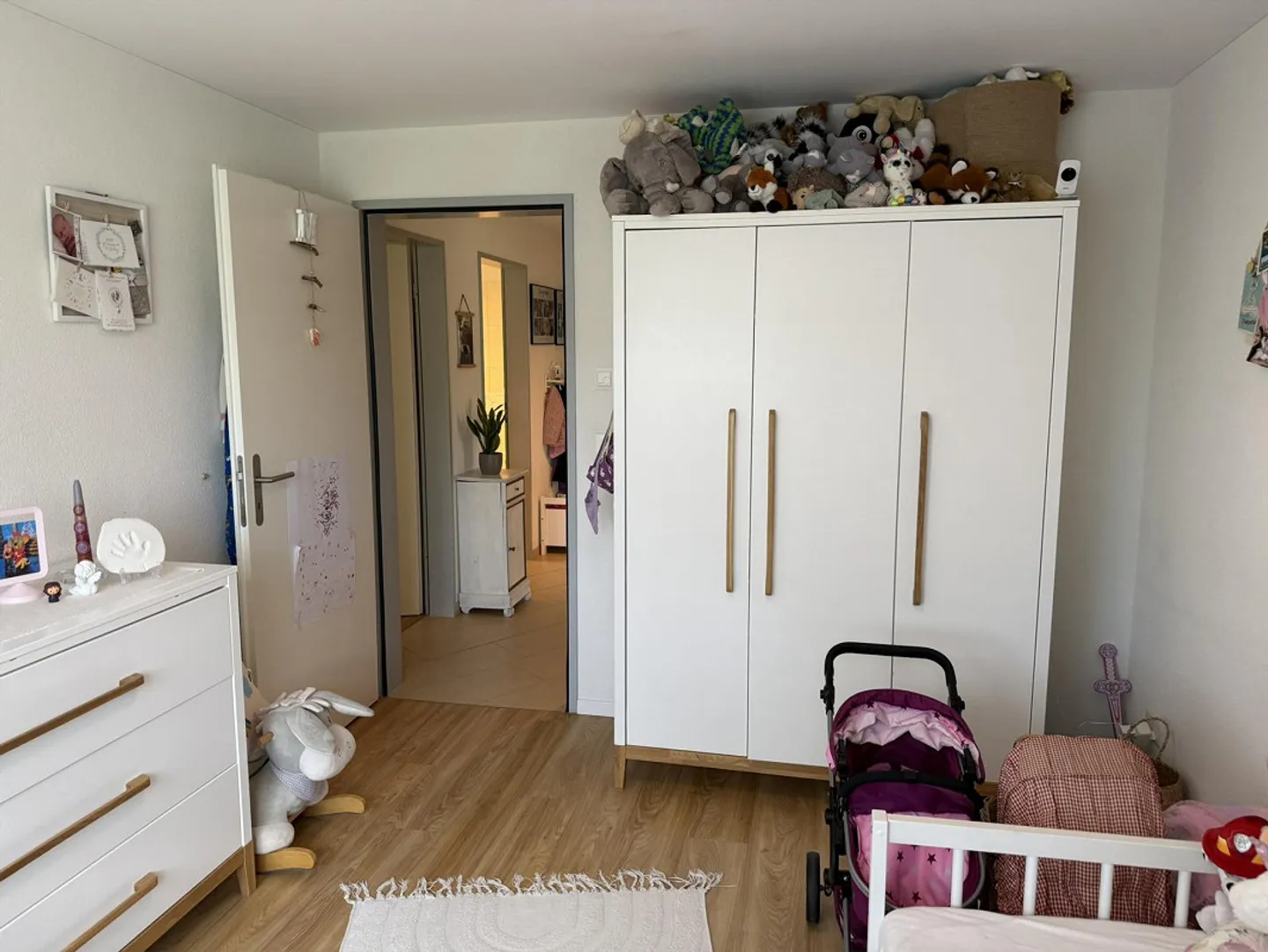 Appartement moderne de 4,5 pièces avec immense terrasse en attique et salle de loisirs - Photo 7 sur 23