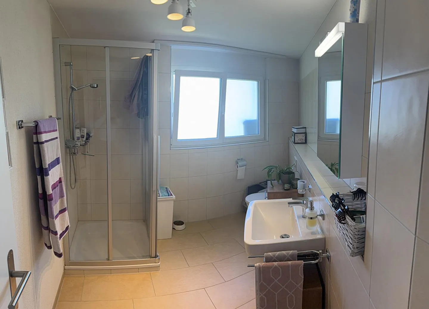 Appartement moderne de 4,5 pièces avec immense terrasse en attique et salle de loisirs - Photo 12 sur 23