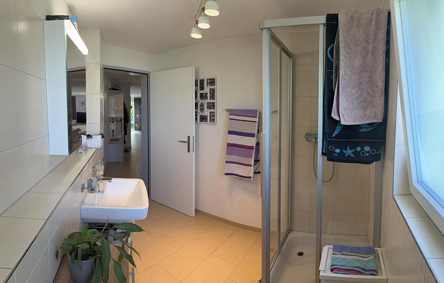 Appartement moderne de 4,5 pièces avec immense terrasse en attique et salle de loisirs - Photo 13 sur 23