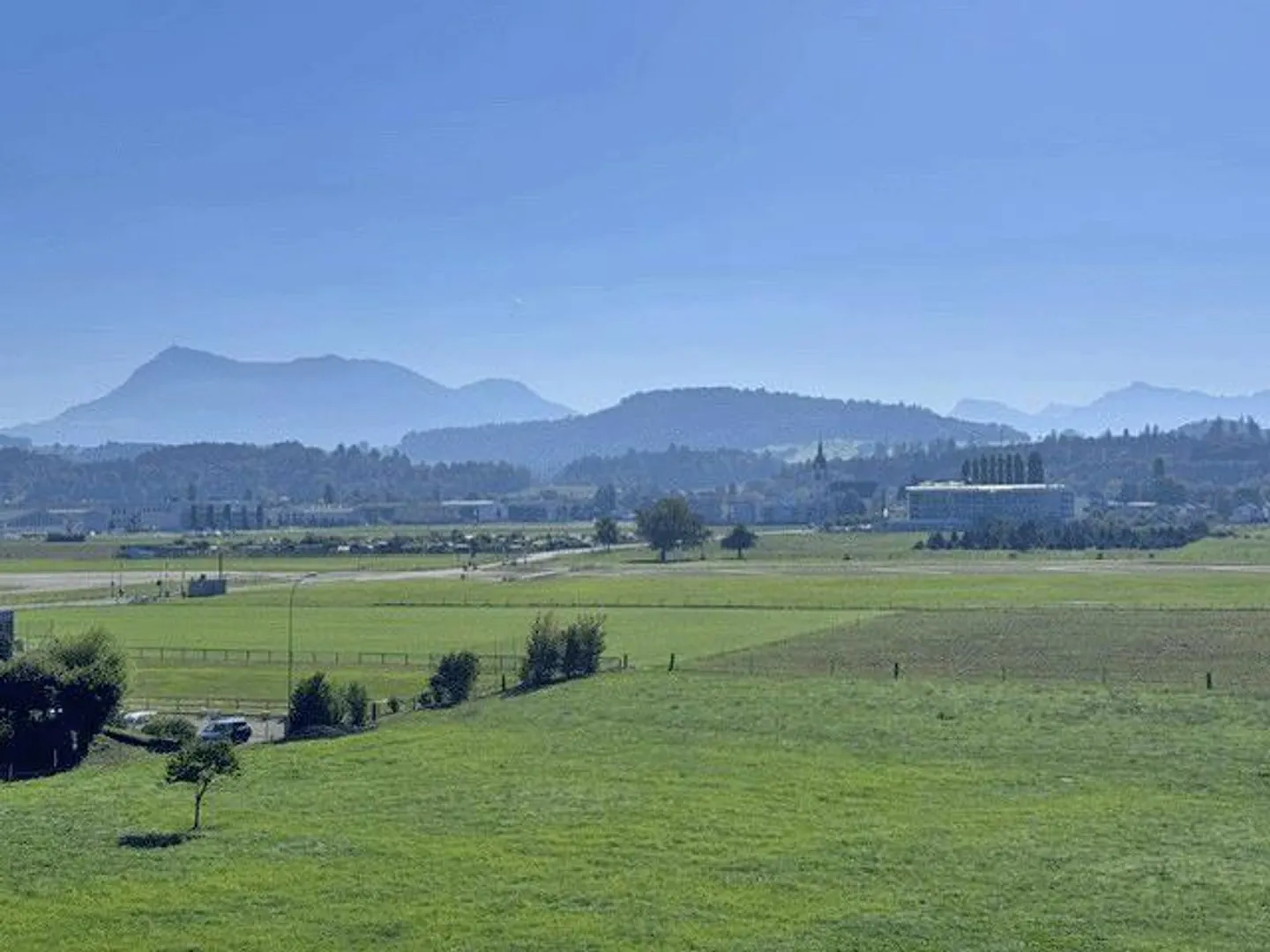Living with a magnificent view ... new - modern - spacious - Photo 1 of 14