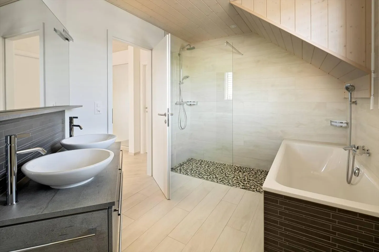 Freistehende 5.5-Zimmer-Villa in Arzier-Le Muids - Foto 8 von 9