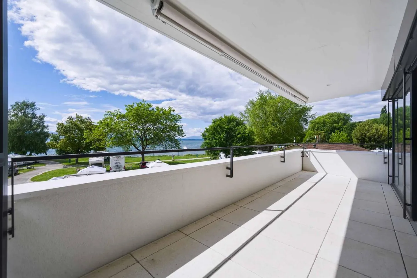 Neues 3,5-Zimmer-Apartment mit zwei Balkonen - Blick auf den Genfersee - Foto 3 von 5