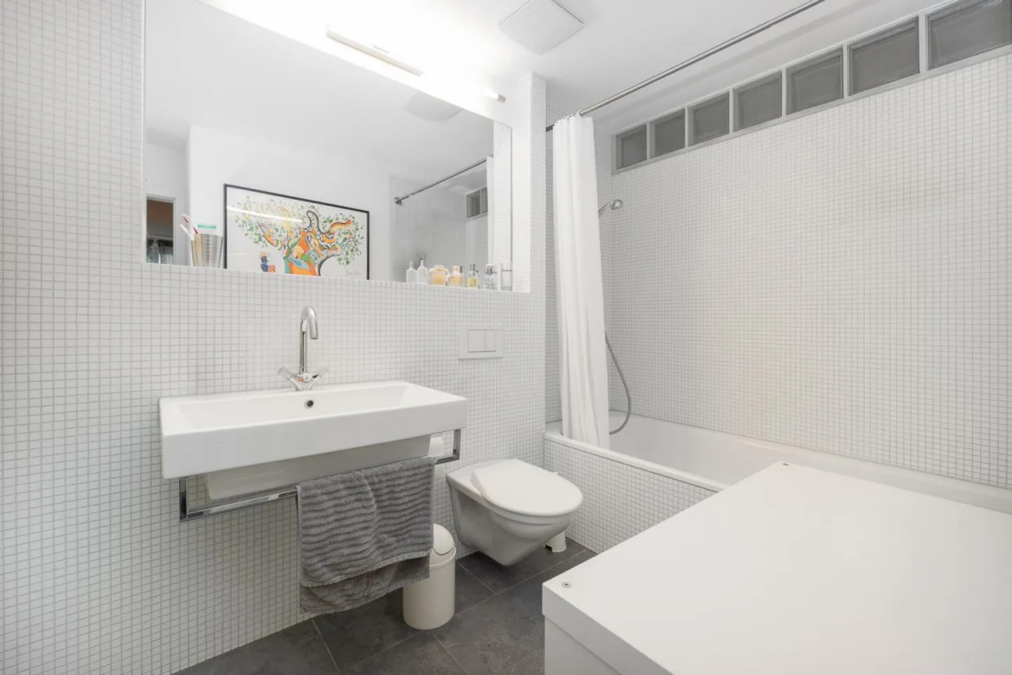 Living like in a single-family home - Photo 4 of 7