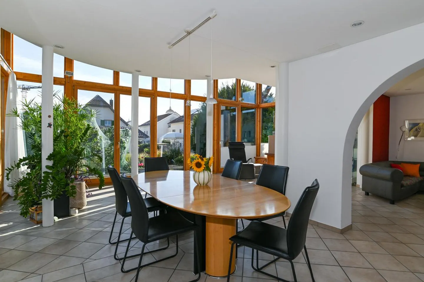 Charmantes Freistehendes Haus mit Garten - Foto 5 von 15
