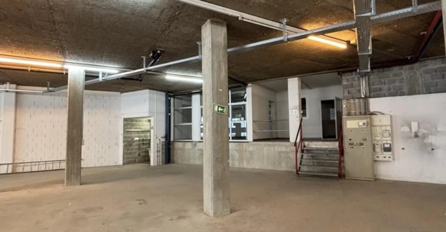Magazzino spazioso di 620m2 idealmente situato a Clarens! - Foto 2 di 10