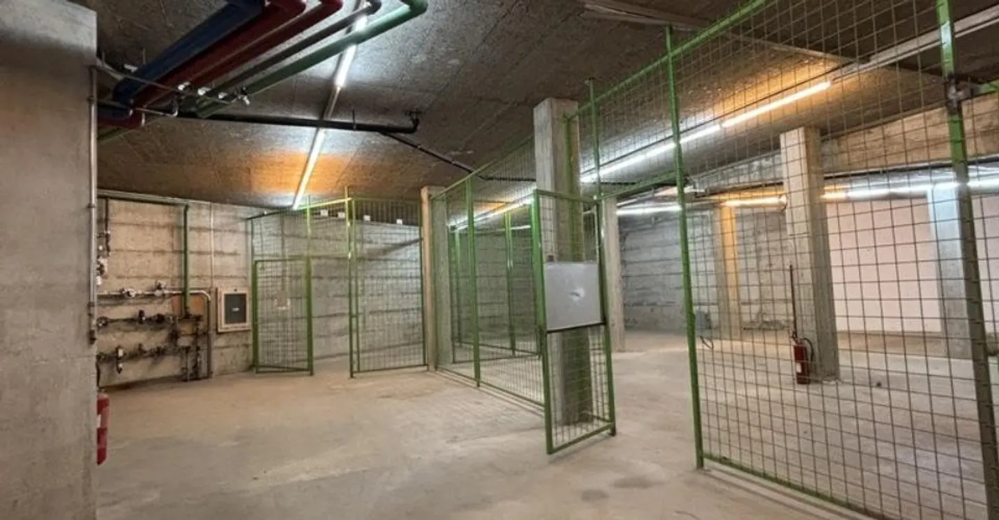 Magazzino spazioso di 620m2 idealmente situato a Clarens! - Foto 3 di 10