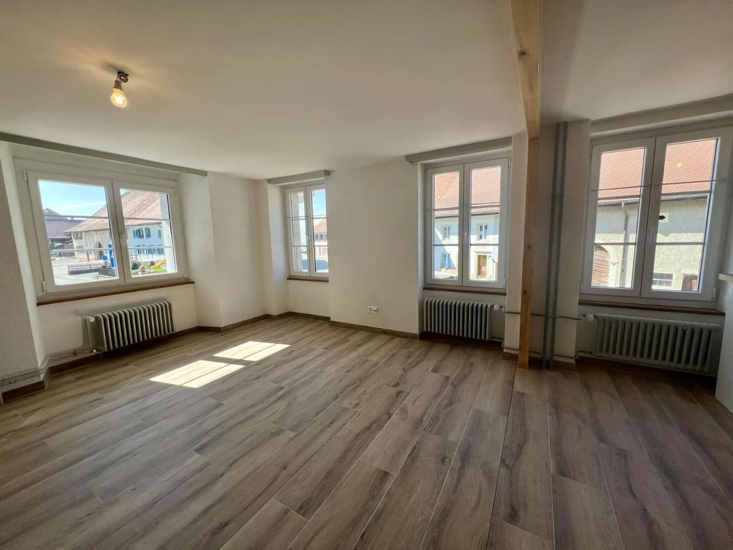 Renovated 3.5 room apartment in Châbles - Photo 2 of 9