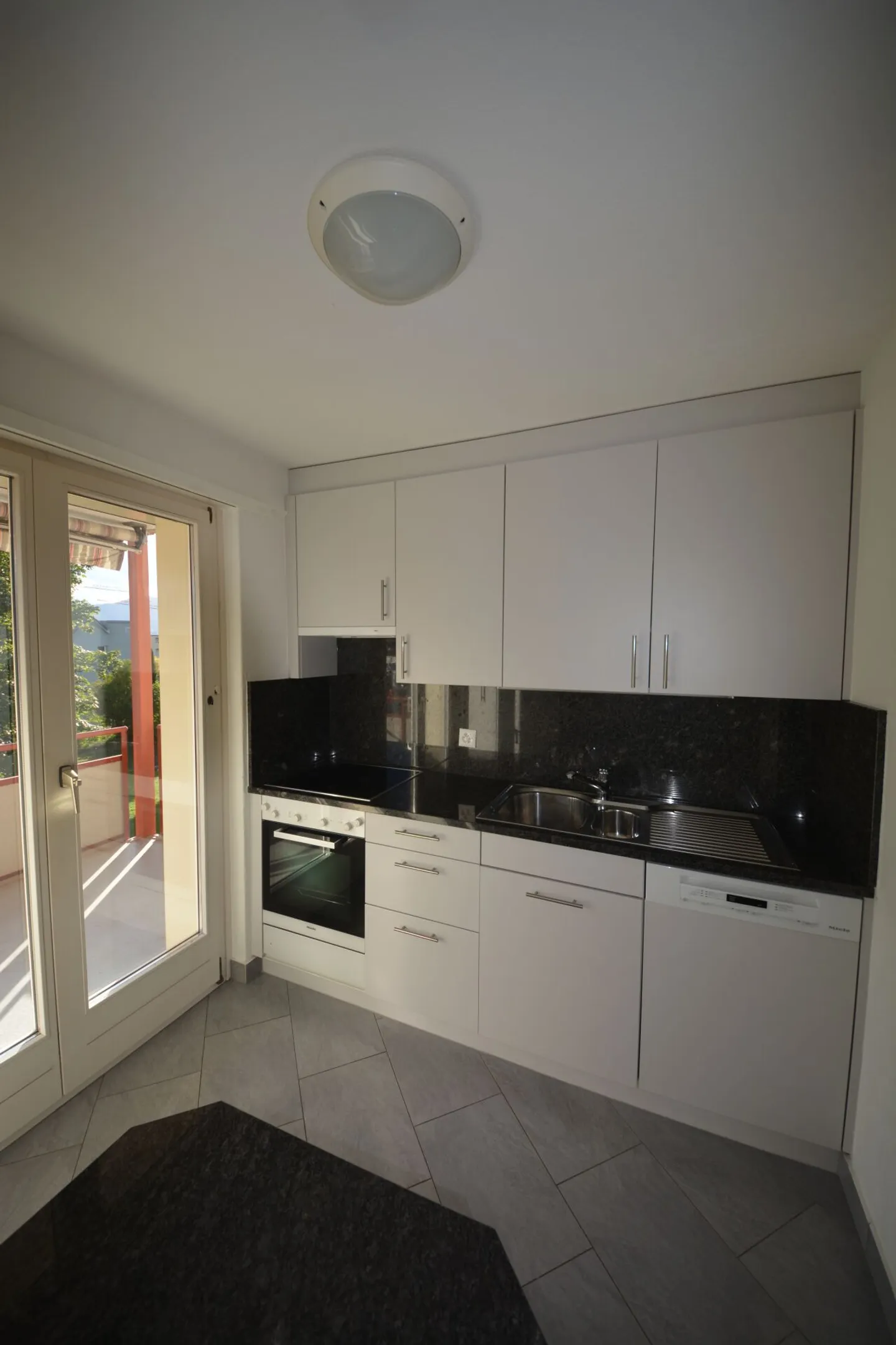 Bellissimo appartamento di 2 stanze cerca nuovo inquilino! - Foto 3 di 10