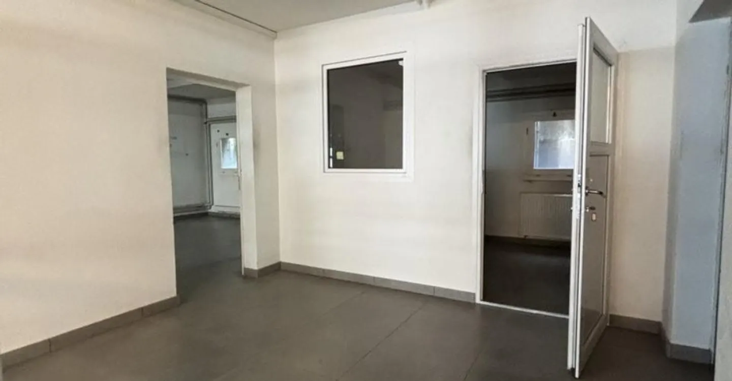 Magazzino spazioso di 620m2 idealmente situato a Clarens! - Foto 6 di 10