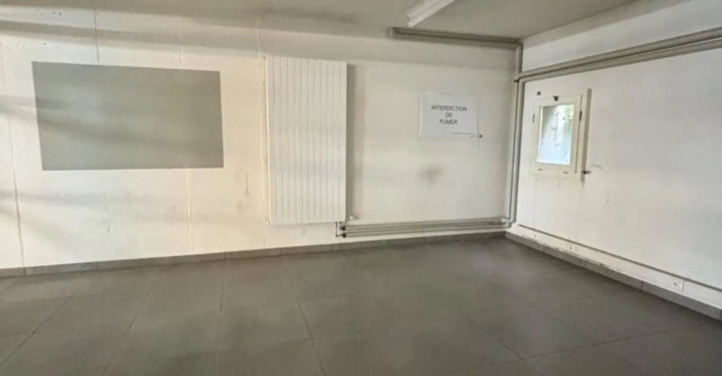 Magazzino spazioso di 620m2 idealmente situato a Clarens! - Foto 7 di 10