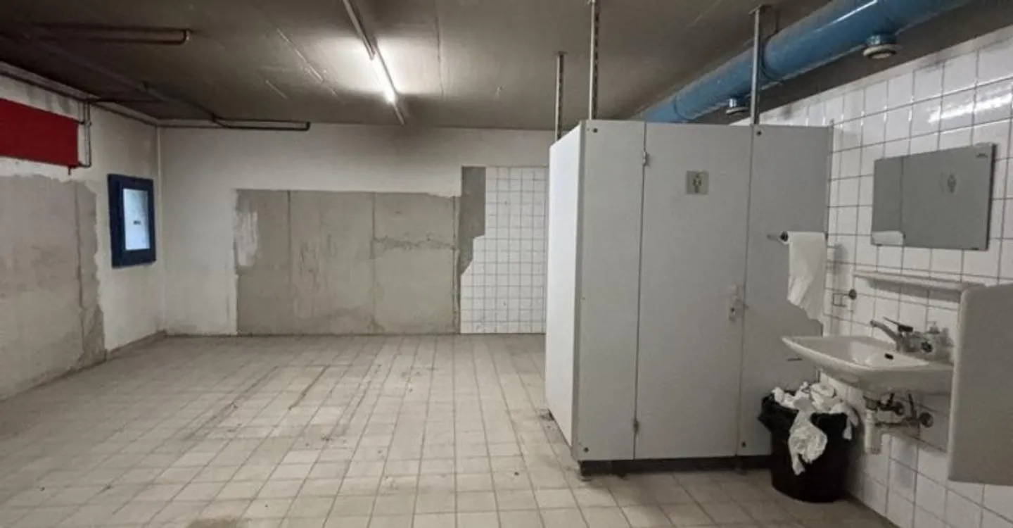 Magazzino spazioso di 620m2 idealmente situato a Clarens! - Foto 9 di 10