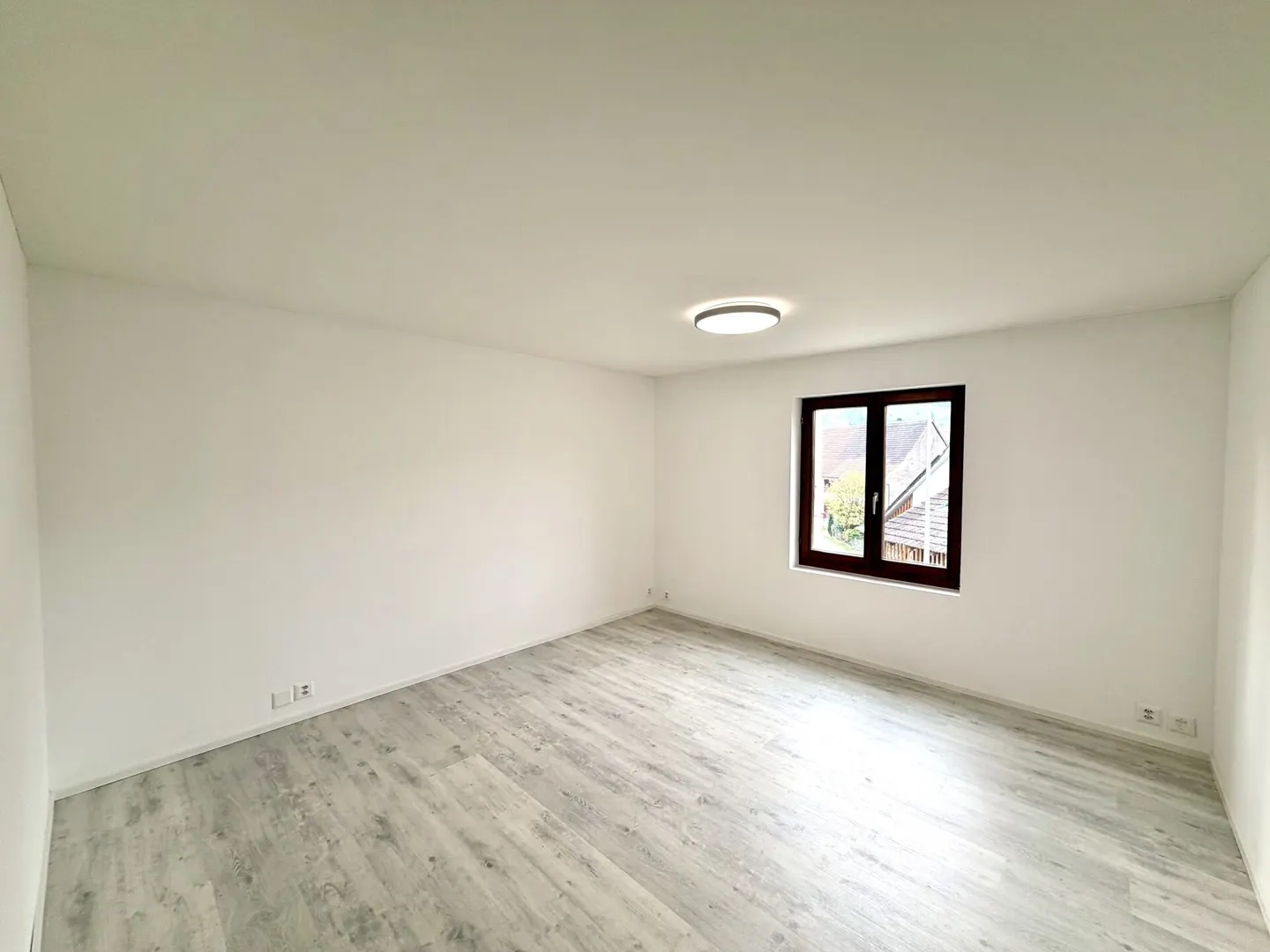 Casa unifamiliare ristrutturata con stile e comfort moderno! - Foto 3 di 13