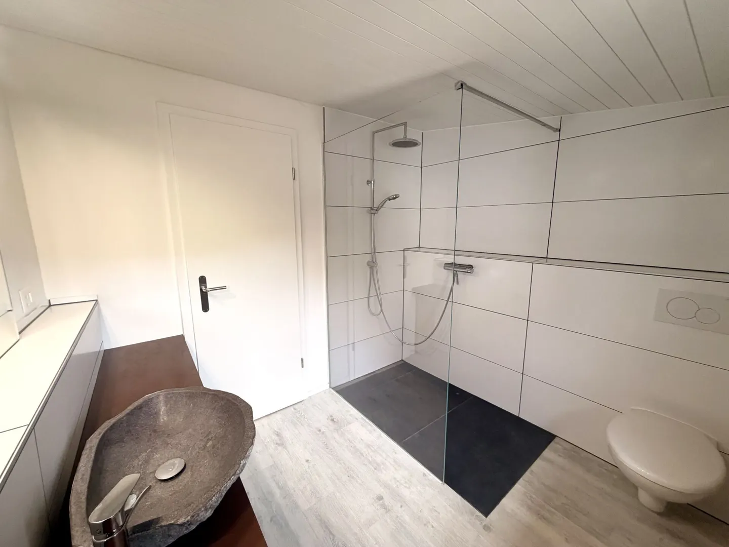 Casa unifamiliare ristrutturata con stile e comfort moderno! - Foto 8 di 13