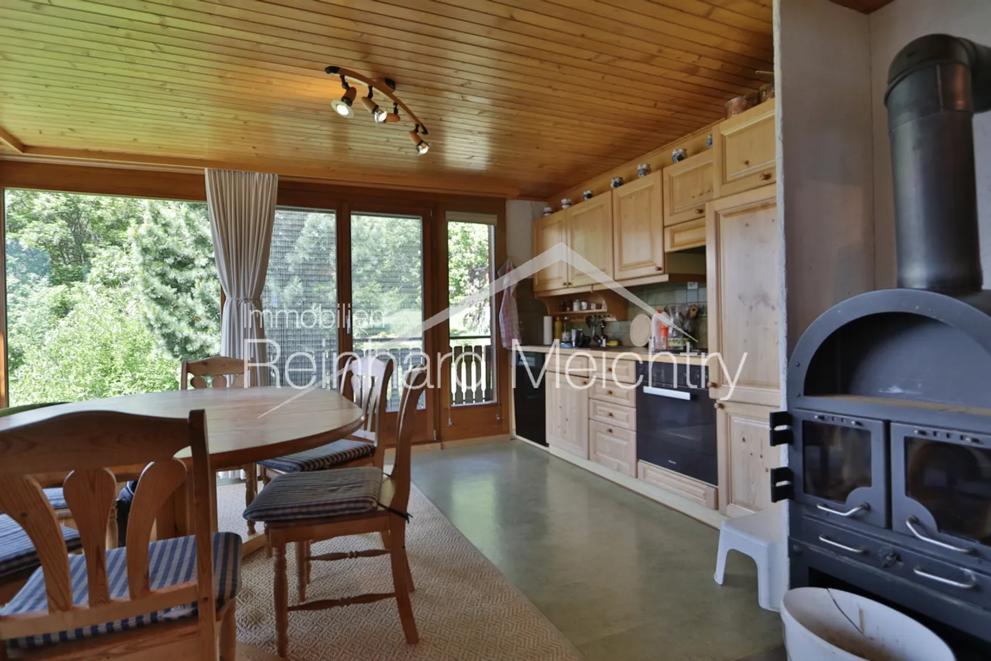 Maison résidentielle spacieuse avec beaucoup d'espace extérieur et une vue imprenable - Photo 13 sur 52