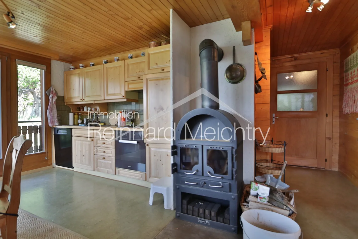 Maison résidentielle spacieuse avec beaucoup d'espace extérieur et une vue imprenable - Photo 16 sur 52