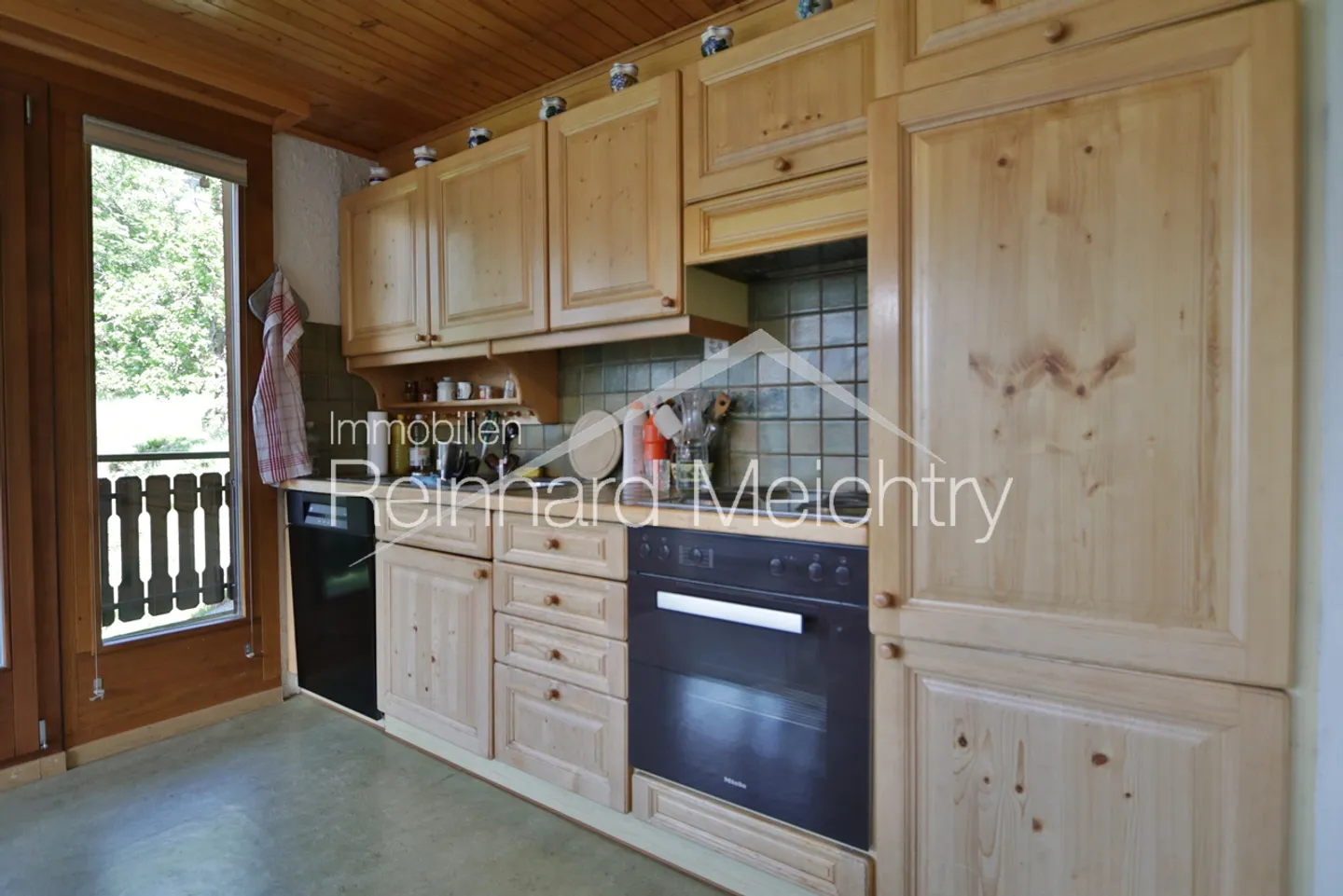 Maison résidentielle spacieuse avec beaucoup d'espace extérieur et une vue imprenable - Photo 17 sur 52