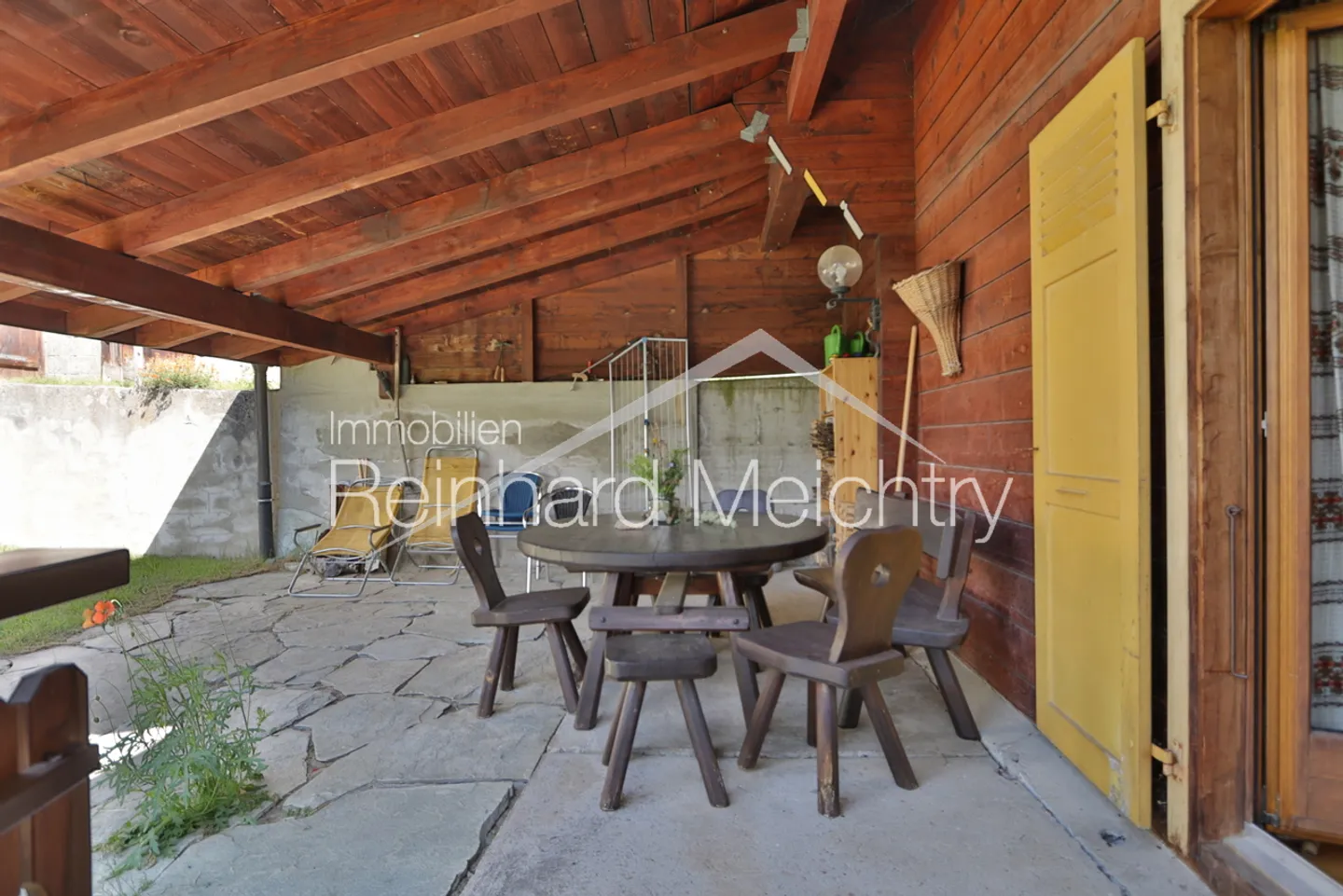 Maison résidentielle spacieuse avec beaucoup d'espace extérieur et une vue imprenable - Photo 20 sur 52