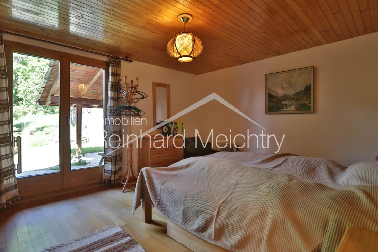 Maison résidentielle spacieuse avec beaucoup d'espace extérieur et une vue imprenable - Photo 19 sur 52