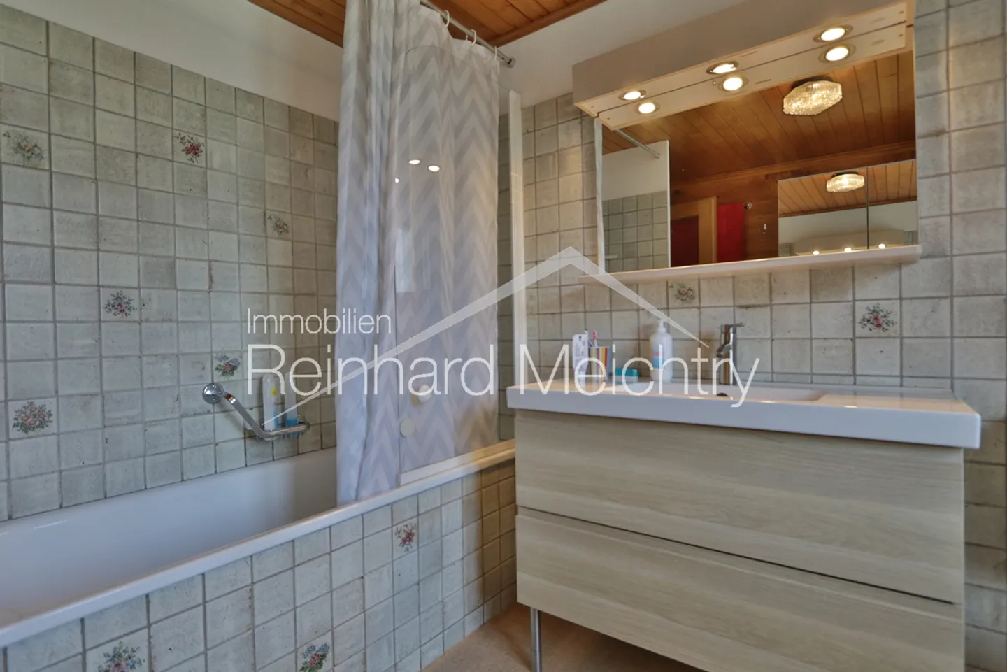 Maison résidentielle spacieuse avec beaucoup d'espace extérieur et une vue imprenable - Photo 22 sur 52