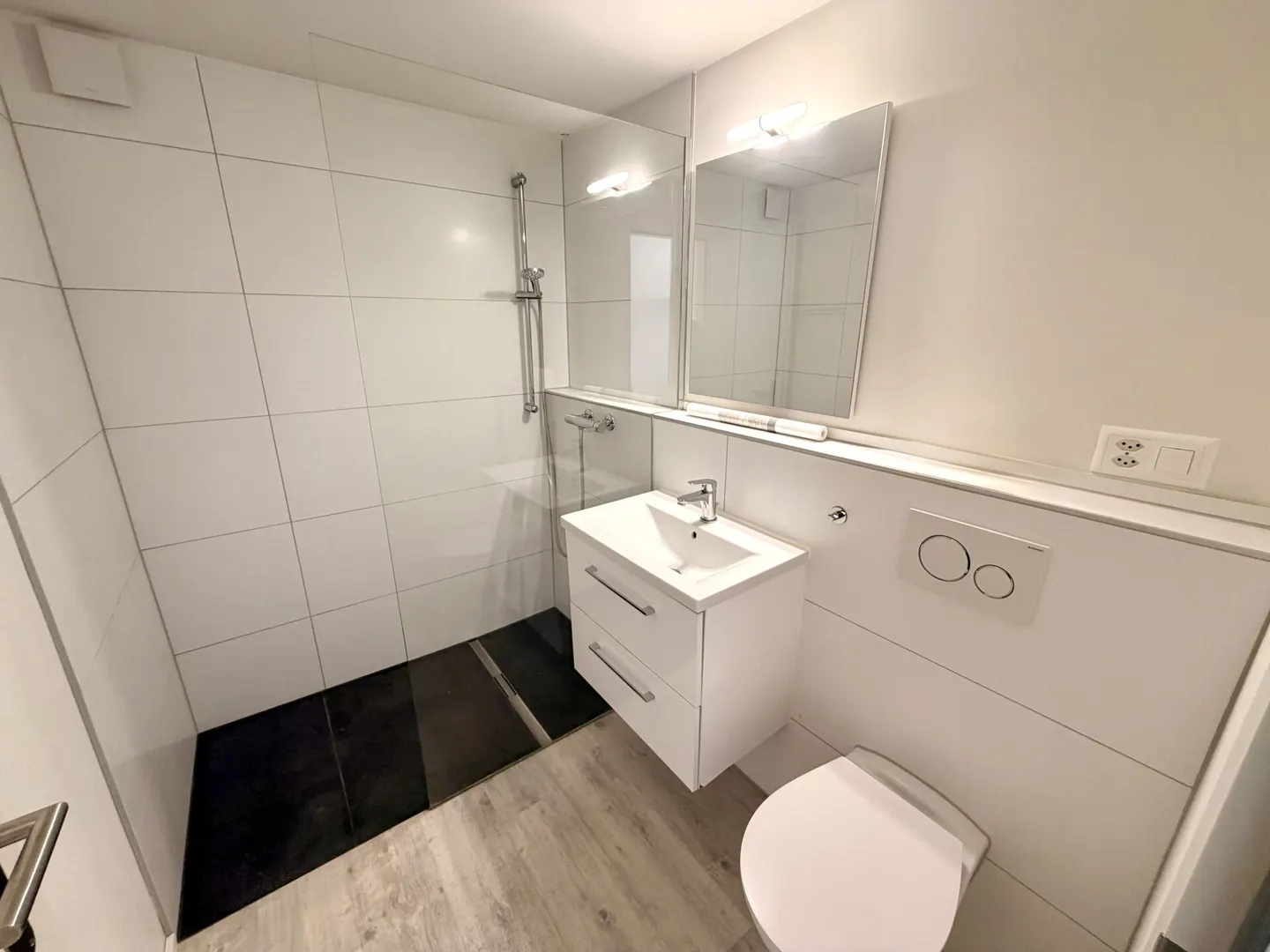 Casa unifamiliare ristrutturata con stile e comfort moderno! - Foto 6 di 13