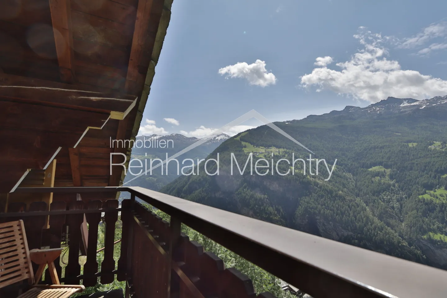 Maison résidentielle spacieuse avec beaucoup d'espace extérieur et une vue imprenable - Photo 27 sur 52