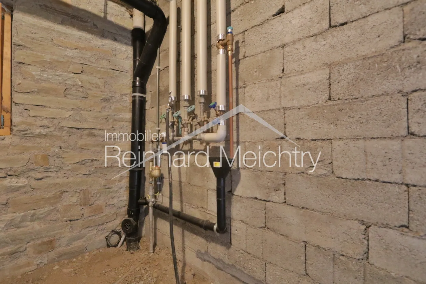 Maison résidentielle spacieuse avec beaucoup d'espace extérieur et une vue imprenable - Photo 41 sur 52